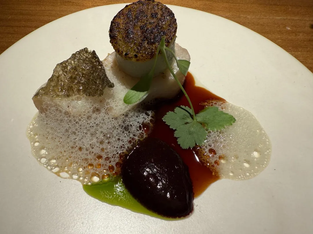 「鱈．豆腐．豆漿」有著極法式的樣貌，其中竟是台灣辦桌料理精神。（圖／黃宏輝提供）