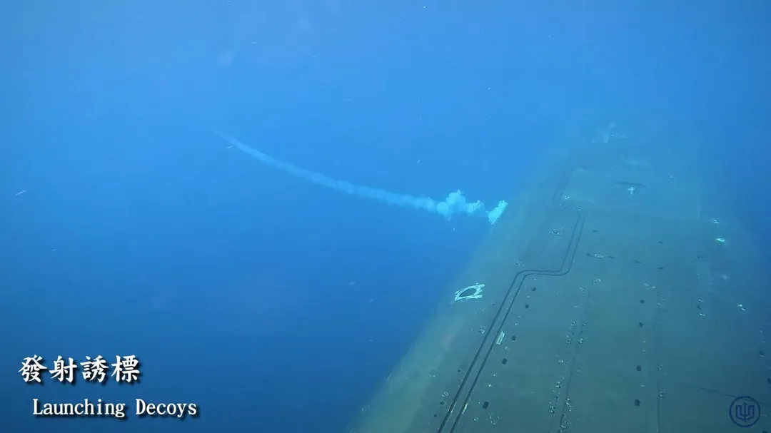 海鯤號發射用於反制魚雷的誘標。(圖/截自台船影片)