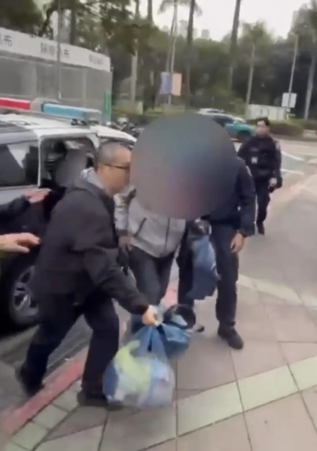 曾世源被逮回偵訊。(圖/警方提供)