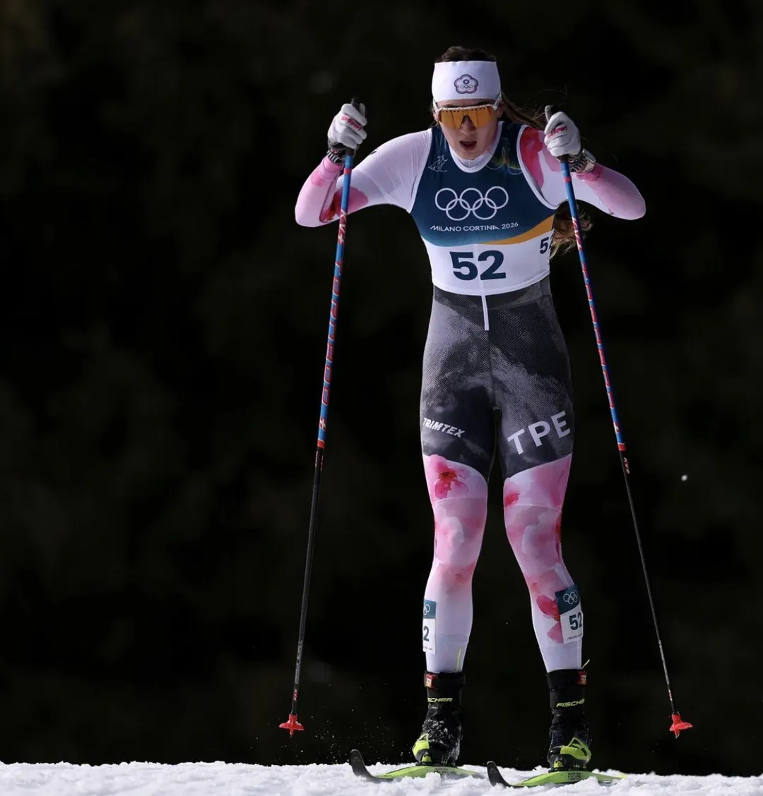 台美混血女子滑雪選手余睿在義大利米蘭冬季奧運「10加10公里兩項賽」中順利完賽，以1小時03分57秒5的成績寫下台灣冬季運動史上的新頁。（圖／翻攝自IG）