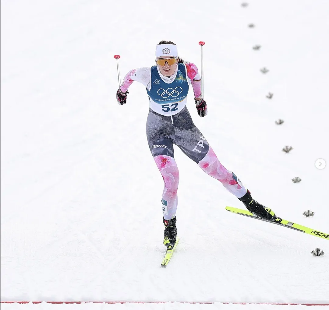 台美混血女子滑雪選手余睿在義大利米蘭冬季奧運「10加10公里兩項賽」中順利完賽，以1小時03分57秒5的成績寫下台灣冬季運動史上的新頁。（圖／翻攝自IG）