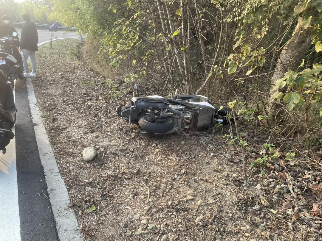 事故地點是一個大彎道。(圖/中天新聞)