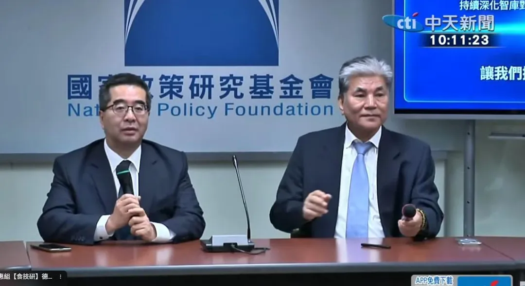 國民黨副主席蕭旭岑(左)、國政基金會副董事長李鴻源(右)。(中天新聞)