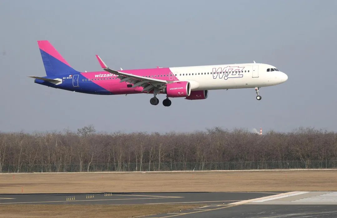 一架威茲航空班機發現疑似威脅性訊息而引發全面安全警報。（示意圖／路透社）