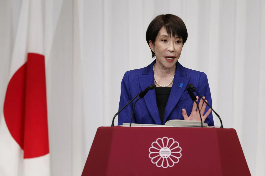 高市昨日在自民黨總部舉行記者會。（圖／路透社）