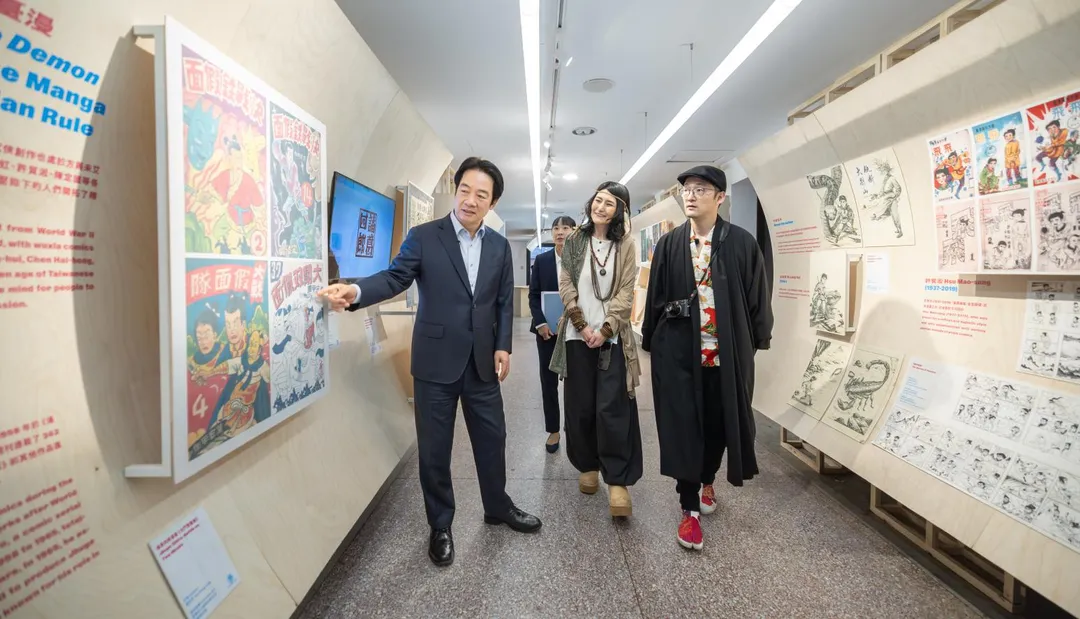 賴清德介紹總統府。(圖/總統府)