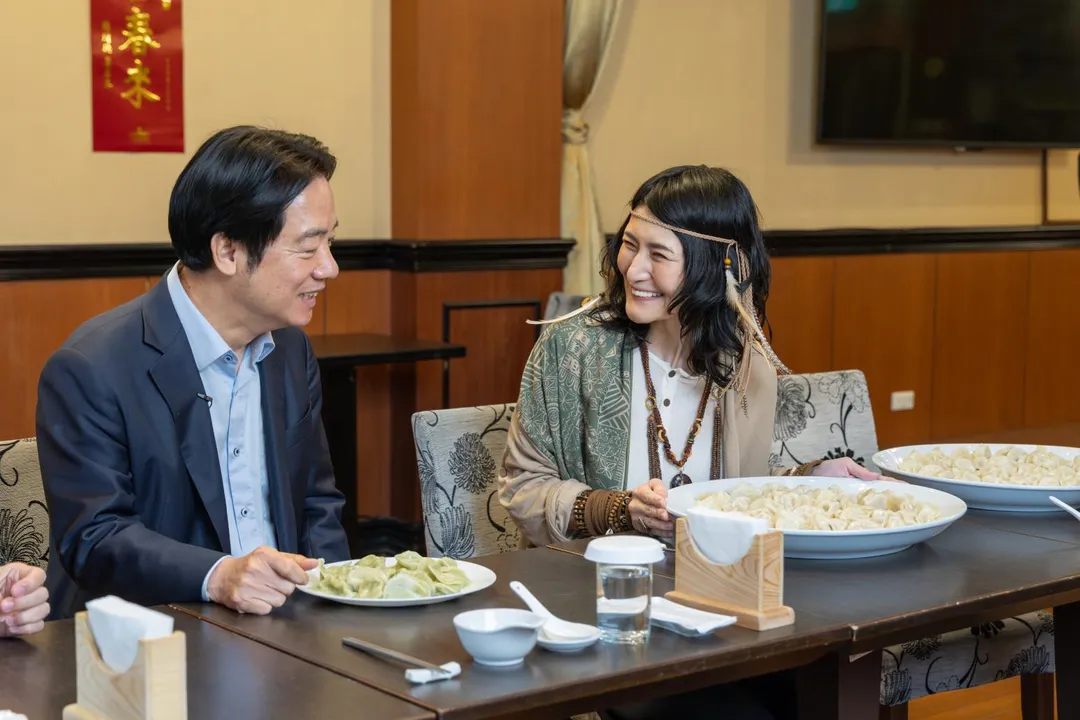 賴清德、日本大胃王女星Angela佐藤。(圖/總統府)