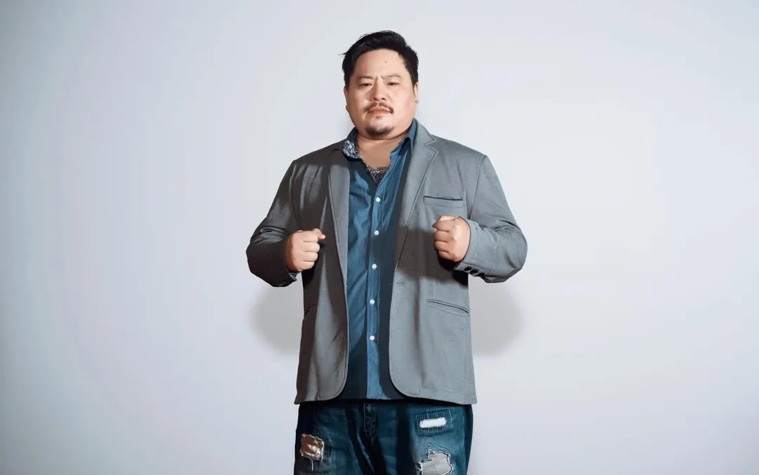 吳震亞過往曾目睹林依晨因拍戲脖子因此折到。（圖／劇匯文創 提供）