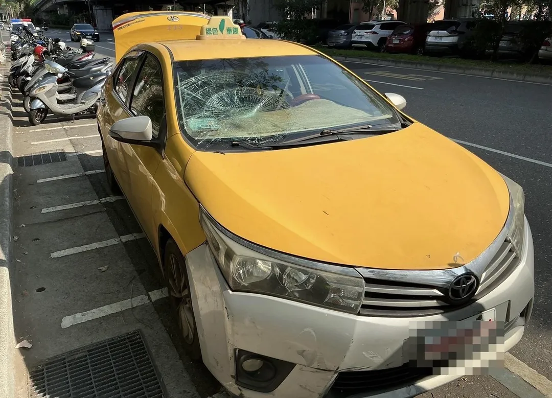 肇事計程車。（圖／翻攝畫面）