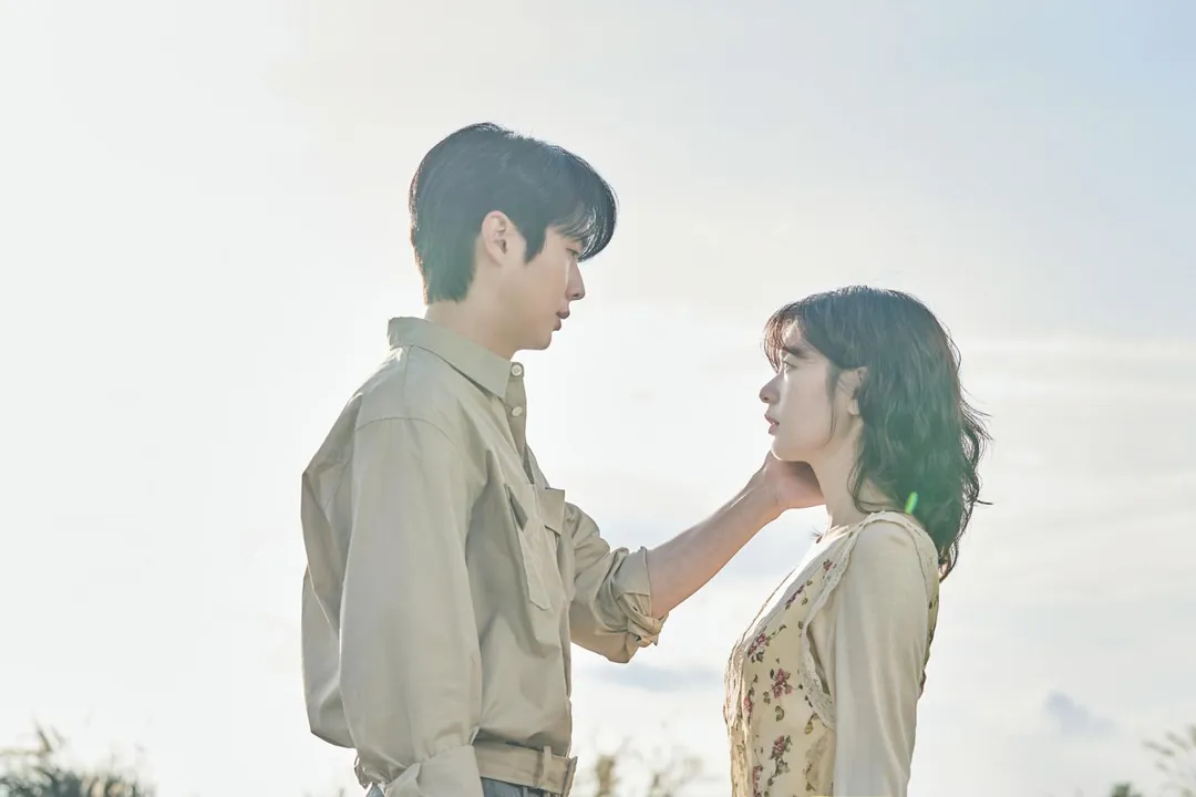庭沼珉、崔宇植主演的浪漫喜劇《宇宙MARRY ME?》被網友讚化學反應相當養眼。(圖/Disney+ 提供)