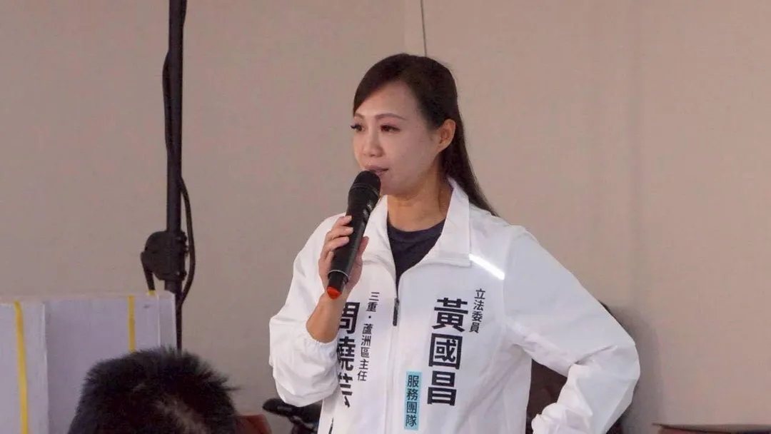 黃國昌子弟兵周曉芸意外落馬(攝自中天新聞)