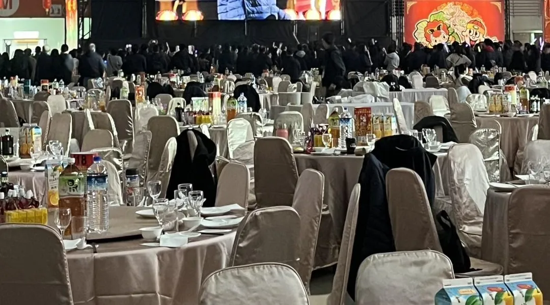 尾牙聚餐、抽獎及普發現金3選1，員工一致選擇現金。（示意圖／中天新聞）