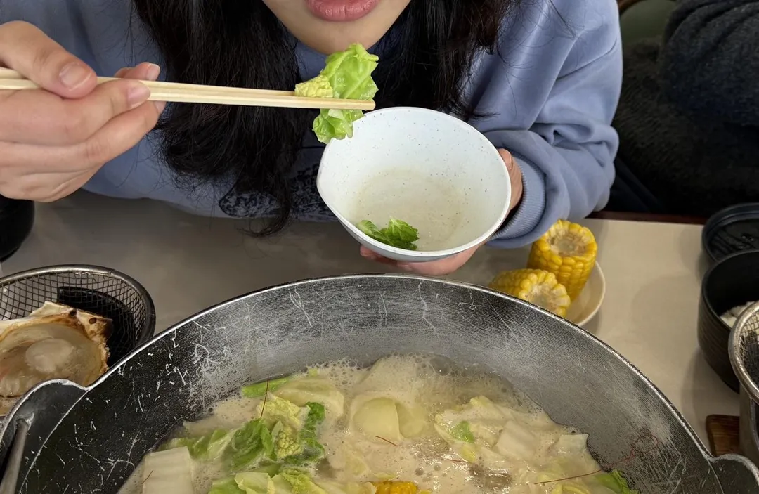 親朋好友團聚時，熱騰騰的火鍋與暖胃的熱湯常是餐敘主角。（圖／台中慈濟醫院）