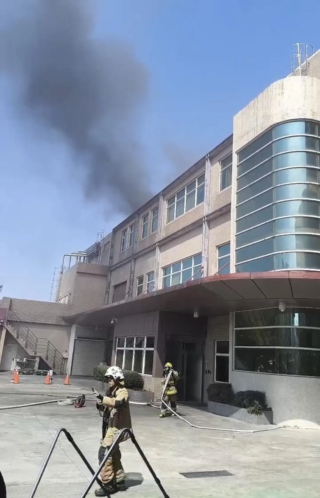 台南永康一處工廠發生火警。(圖/翻攝畫面)