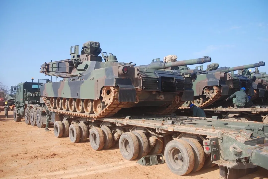 陸軍M1A2T戰車上板作業首度曝光，圖為裝載戰車的M1070A1拖車。(圖/第269旅提供)
