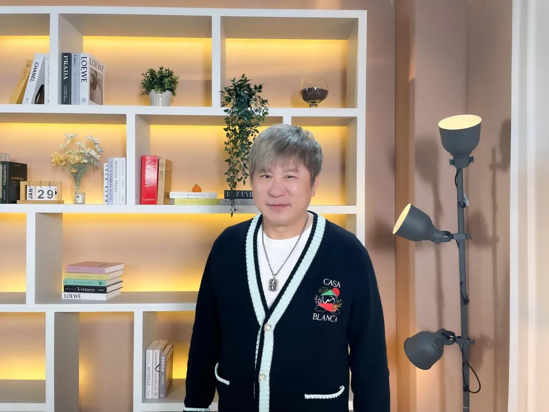 胡瓜近日擔任財經節目《鈔錢部署》來賓。（圖／華視提供）