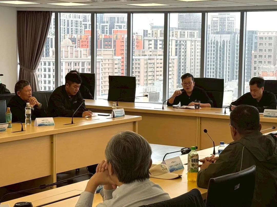桃市府邀集不動產、營造、砂石、土石方、土木技師及建築師等各公會共商對策（圖／桃園都市發展局提供）