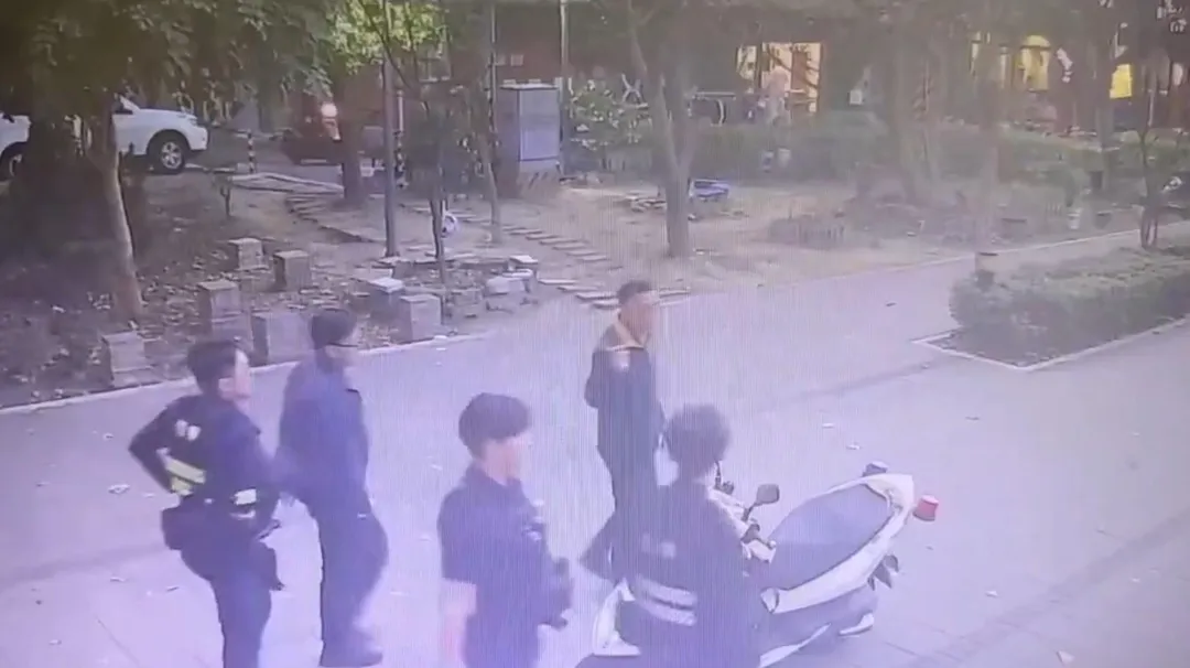 新竹縣湖口後站傳出青少年聚集事件，警方到場。（圖／翻攝畫面）