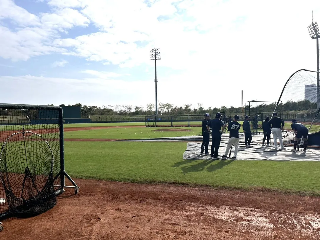 韓國職棒擁有超高人氣的樂天巨人棒球隊（Lotte Giants）於1月25日抵台後，即進駐亞太國際棒球訓練中心進行密集的棒球訓練。（圖／台南市政府提供）