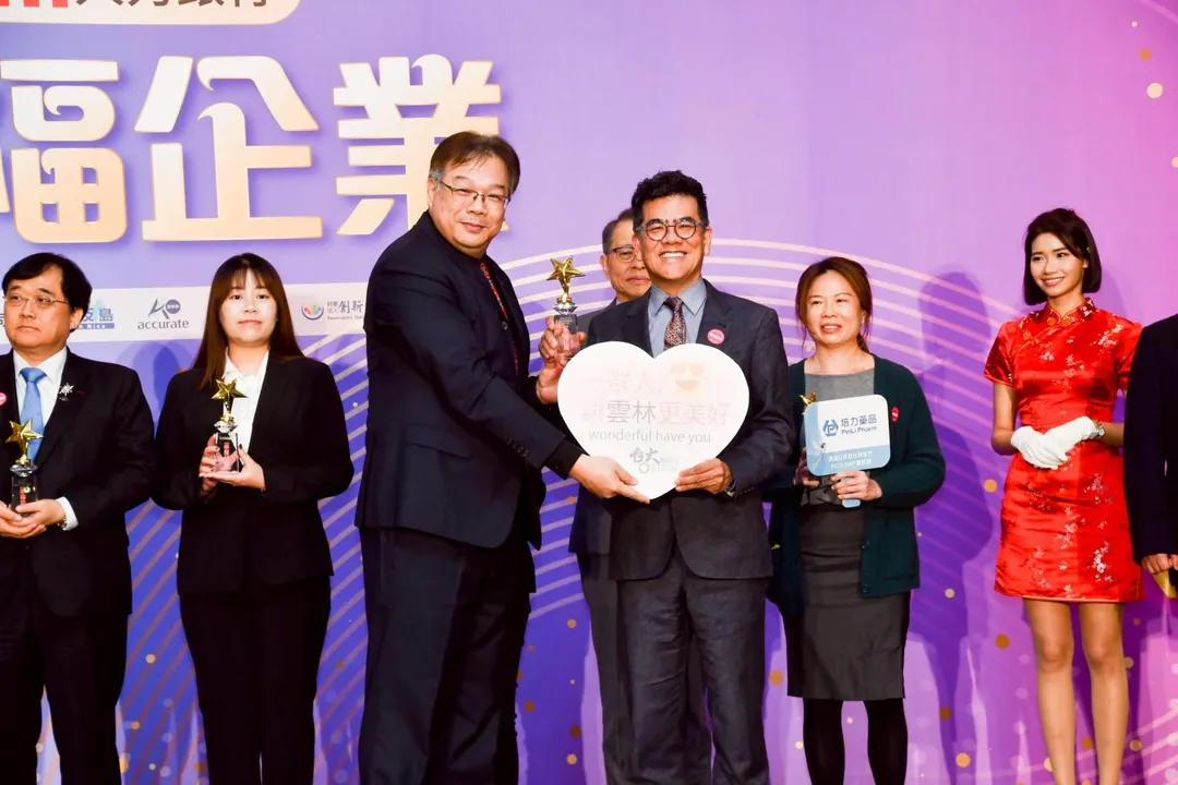 台大雲林分院蟬聯幸福企業生技醫療類金獎。(圖/台大雲林分院提供)