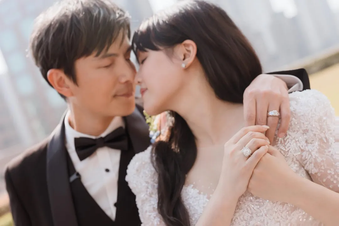夏宇童（右）配戴3克拉鑽戒，孫協志的則是2克拉。（圖／經紀人提供）