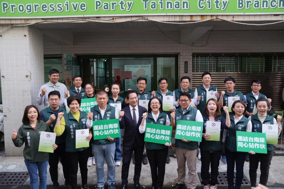林俊憲現身陪同台南市議員參選人登記黨內初選。（圖取自林俊憲臉書）