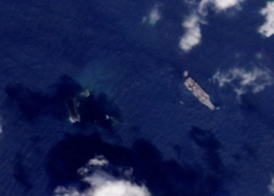 衛星影像顯示「福特號」航母1月26日停泊在美屬維京群島聖托馬斯島（St Thomas Island）近海。（圖／路透社）