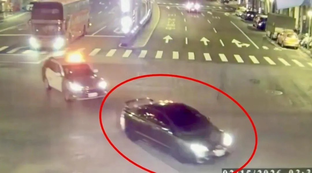 警方攔下車輛查獲嫌犯。（圖／翻攝畫面）
