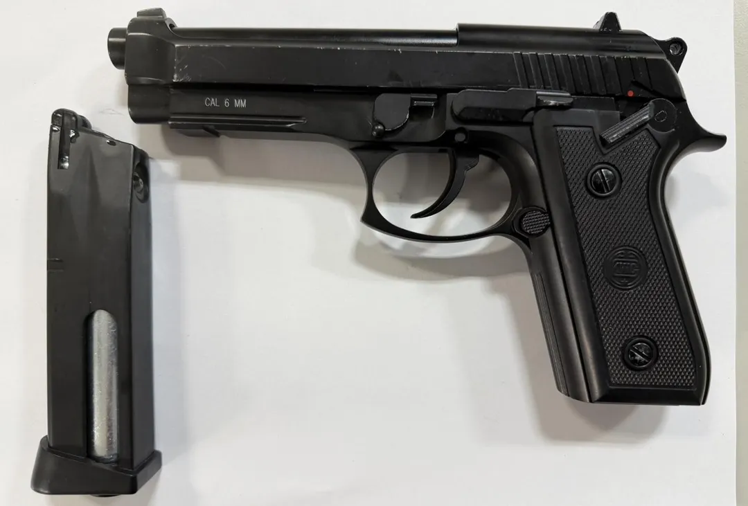警方查扣犯案用槍枝。（圖／翻攝畫面）