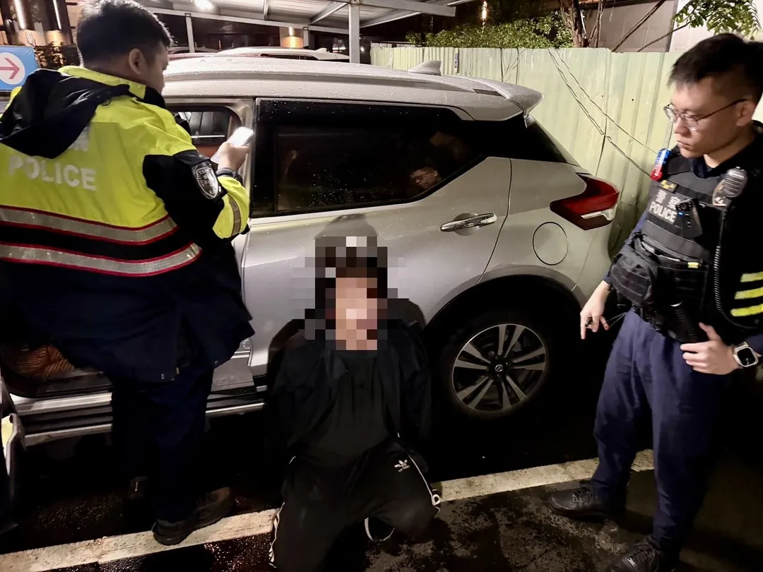 男子駕駛贓車及持有毒品遭警方查獲。（圖／翻攝畫面）