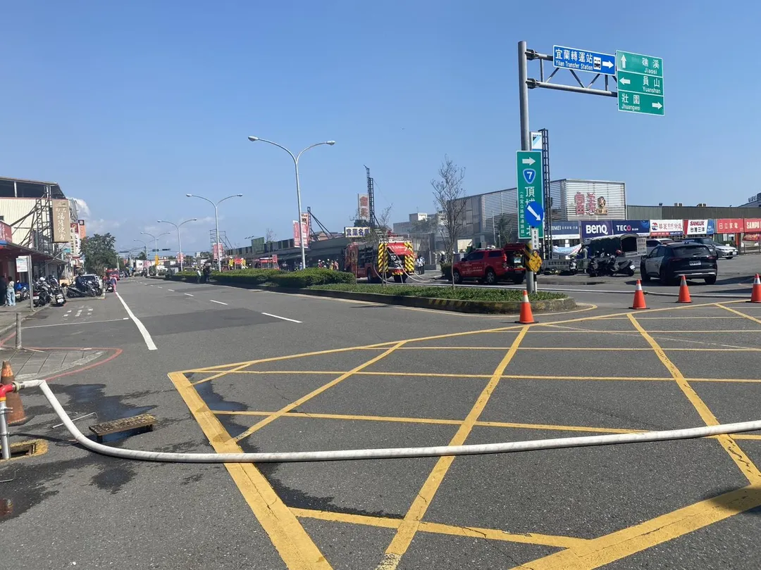 警消出水搶救。(圖/民眾提供)