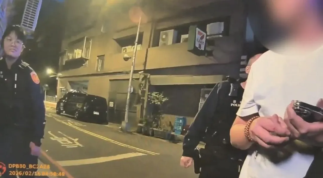男子除夕凌晨與妻子搭計程車爆衝突。（圖／翻攝畫面）