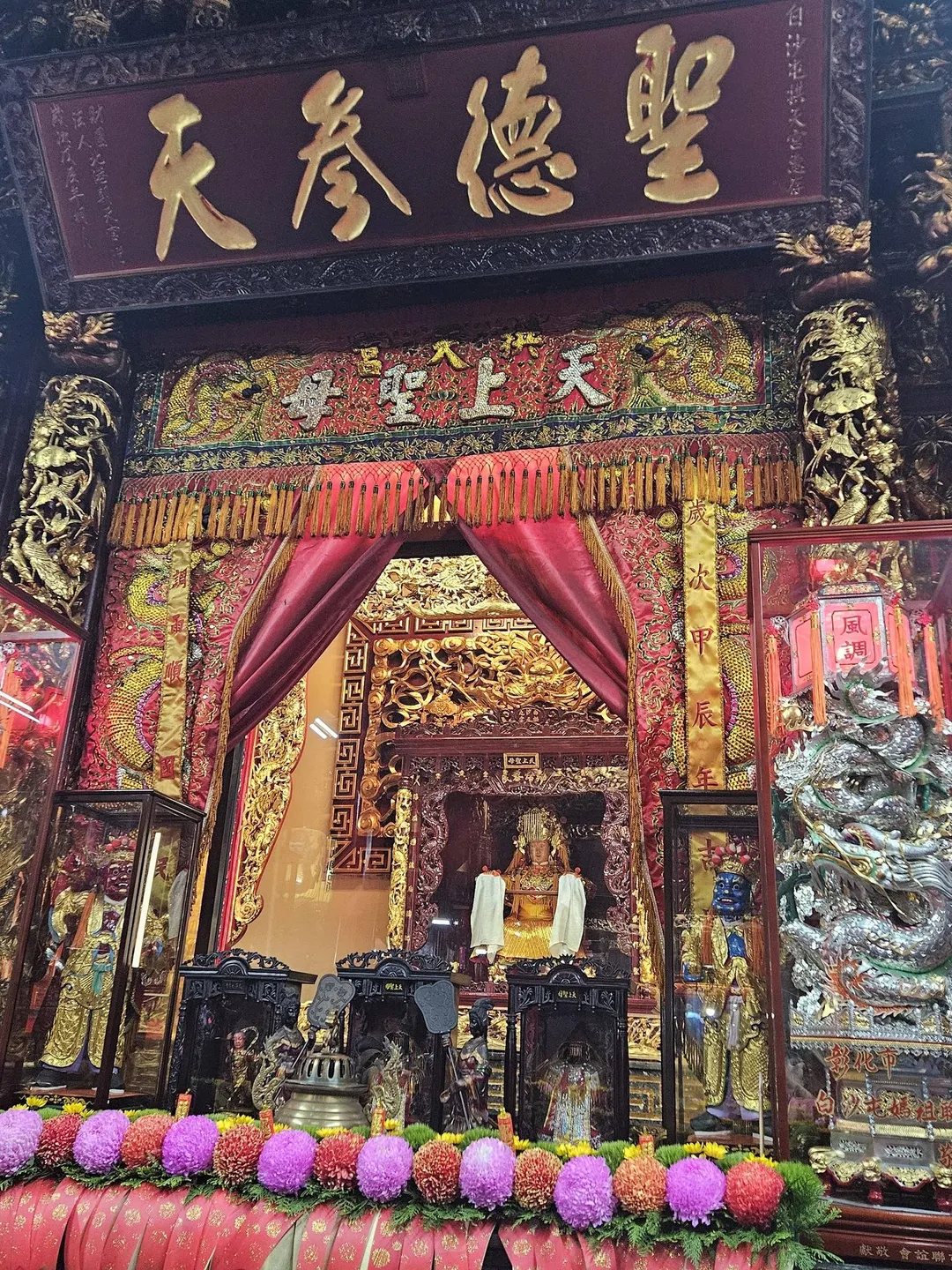 苗栗白沙屯拱天宮每年依慣例都會在除夕夜抽出「四季籤」。（圖／白沙屯拱天宮臉書粉專）