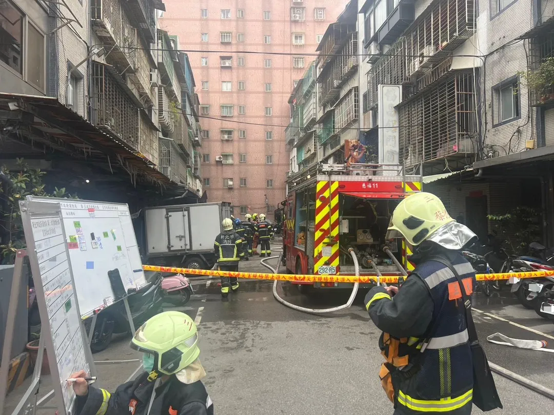 三重區仁義街一棟公寓發生火警。（圖／警方提供，以下相同）
