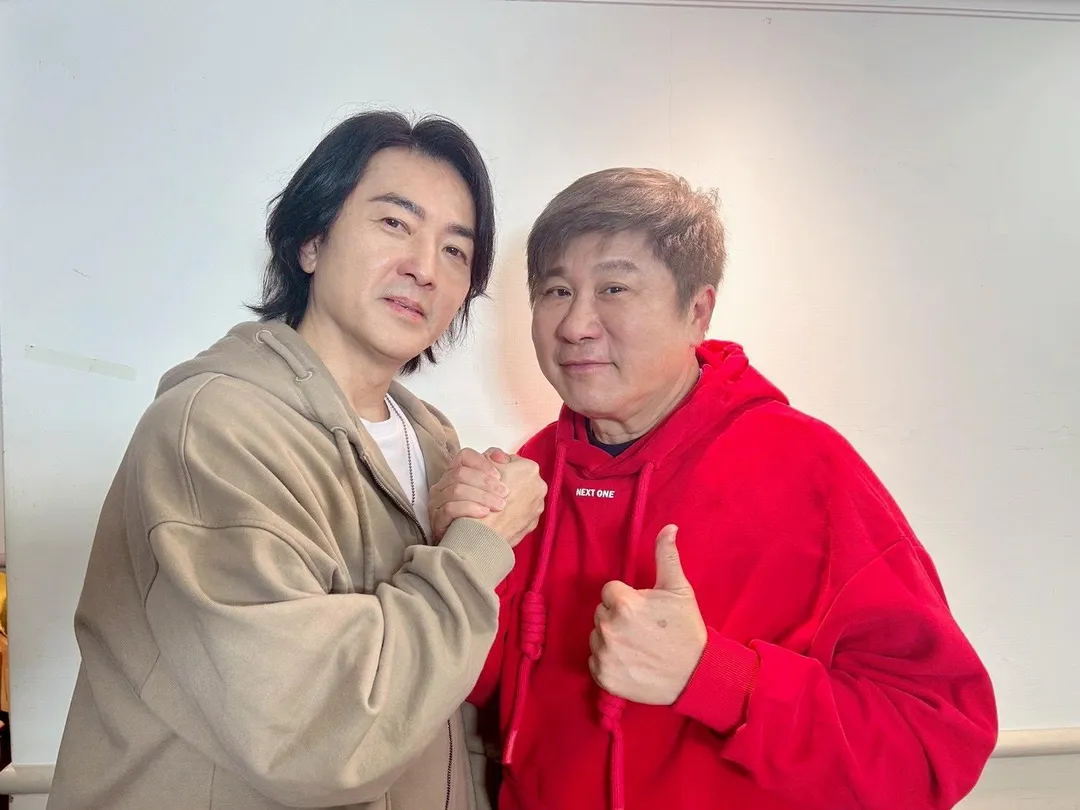 鄭伊健(左)與胡瓜(右)暌違多年同框。(圖/《下面一位》提供)