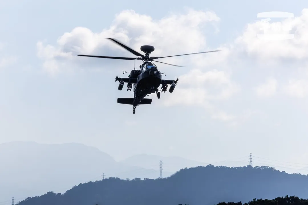 阿帕契攻擊直升機實施駐地訓練。（圖／軍聞社記者蔡枋澐攝）