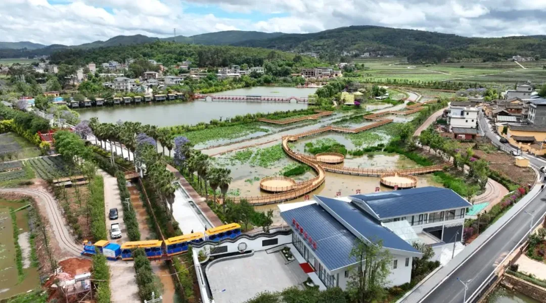 蓮溪灣旅遊渡假村全景。(圖/翻攝楚雄文旅局官網)