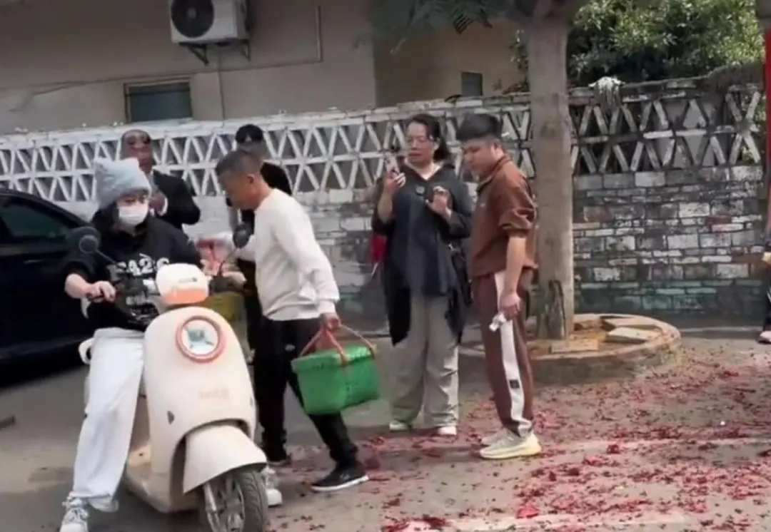 大陸奧運跳水金牌得主全紅嬋近日返回家鄉廣東湛江。（圖／翻攝第一現場）