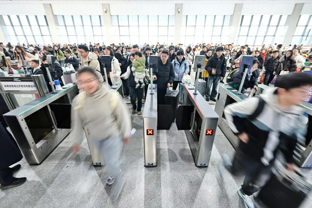 陸年輕人近年流行起「迴旋鏢」旅行。（資料照／新華社）