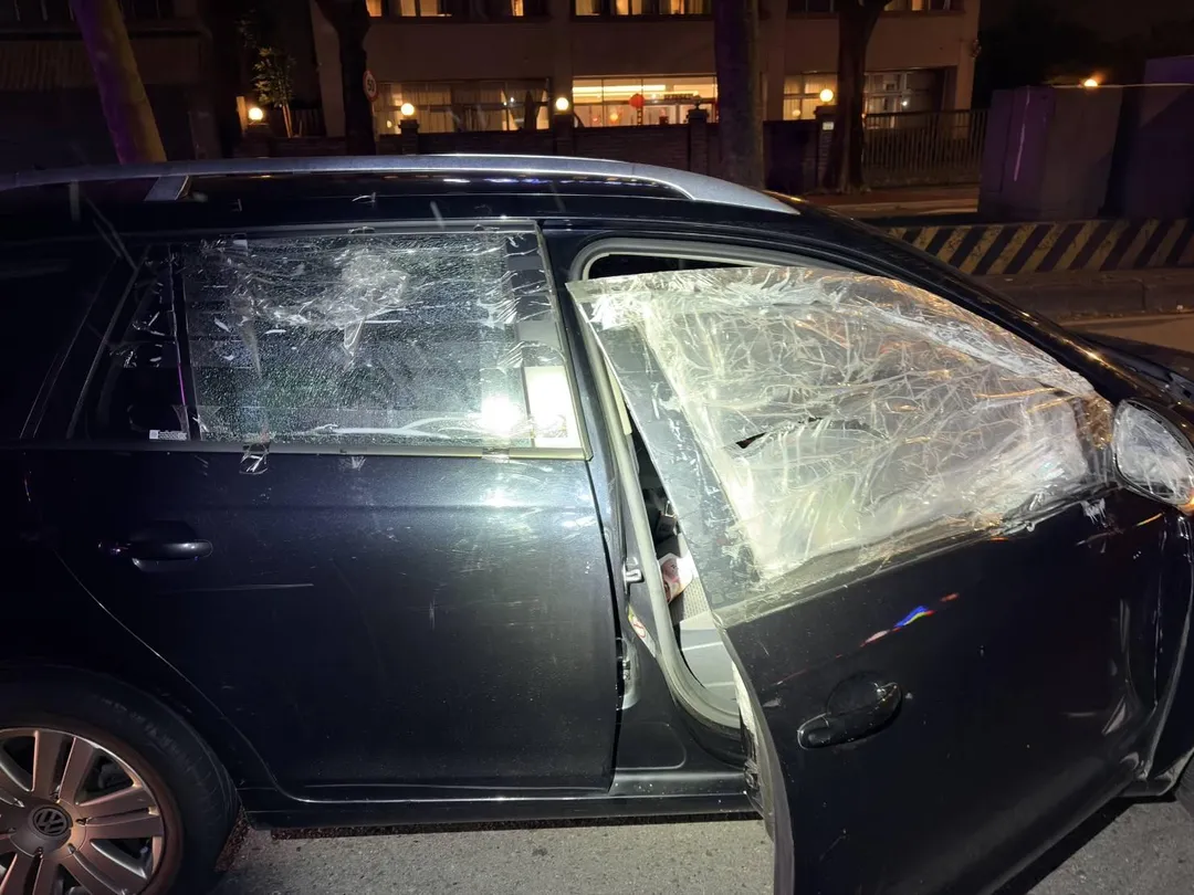 桃園借貸糾紛砸車窗釀自撞。(圖/警方提供,下同)