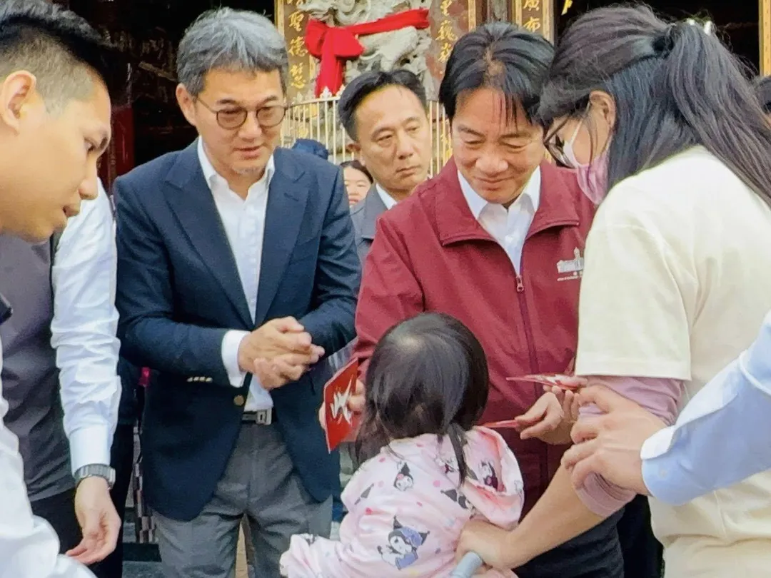 賴清德今天到雲林縣福安宮參拜。 （圖取自劉建國臉書）