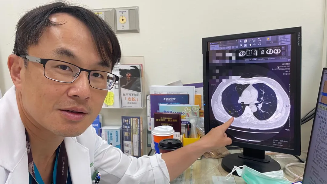 在員榮駐診的胸腔外科李佳穎醫師表示，「單孔微創胸腔鏡手術，患者三天即可出院。（圖／員榮醫院）