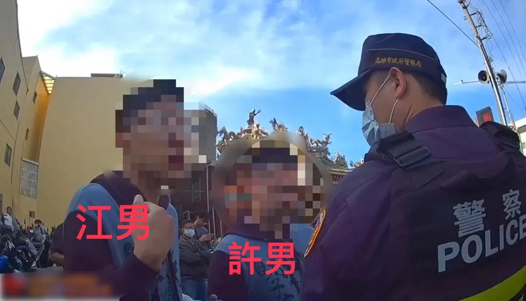 拒絕移車的江男跟許男。(圖/中天新聞)