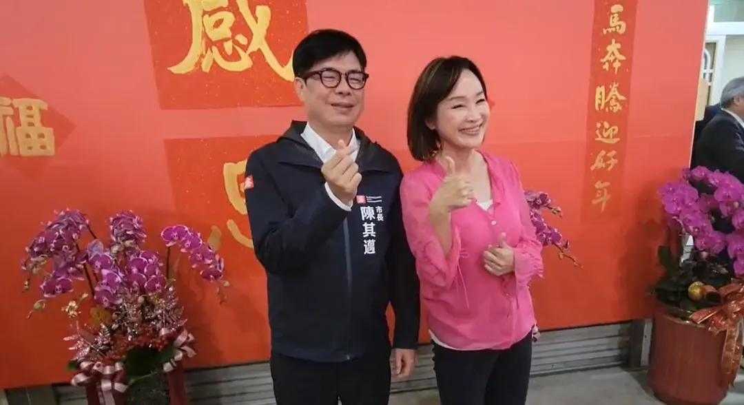 柯志恩與陳其邁同框，她希望陳其邁未來若能到中央任職，可以發揮溝通能力，緩和朝野僵局。（圖／中天新聞）