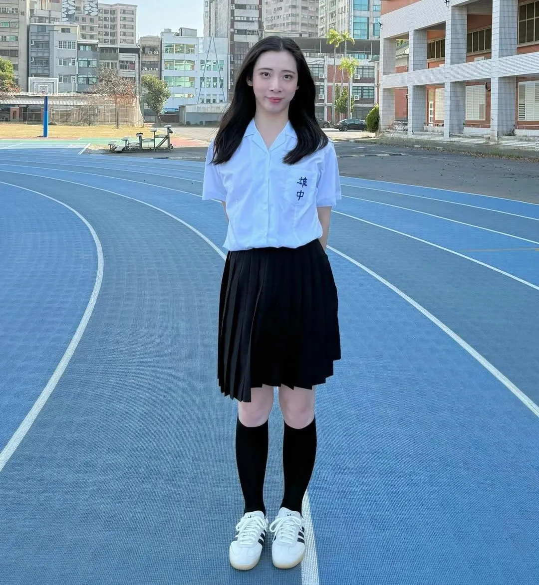 青春外型幾乎讓人錯認是高中生。(圖/翻攝Instagram@auntyfumika)