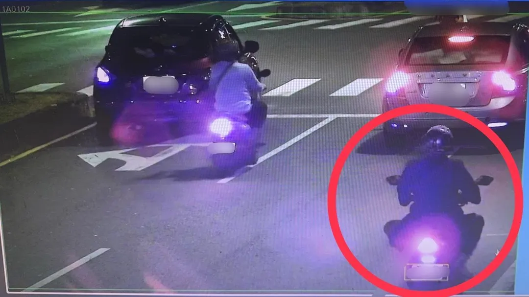 陳男騎車逃逸時被監視器拍下身影。（圖／中天新聞）