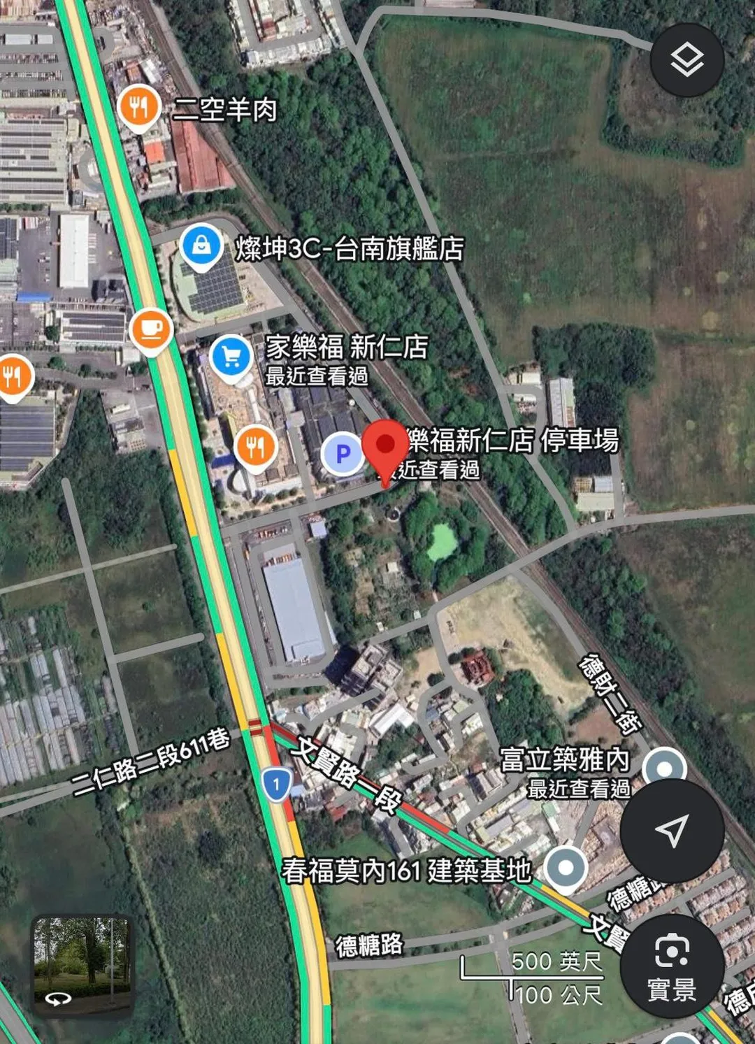 家樂福新仁店門口也有接駁車直達會場。(圖/Googlemap)