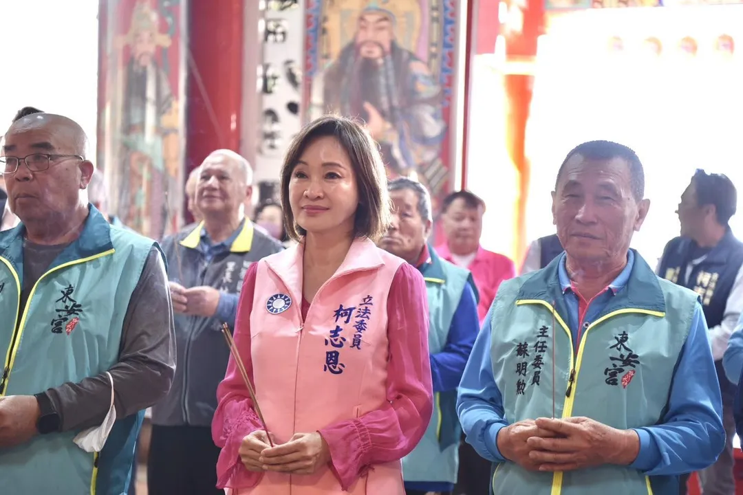 國民黨高雄市長參選人柯志恩啟動拜廟行程。(圖/翻攝柯志恩臉書)
