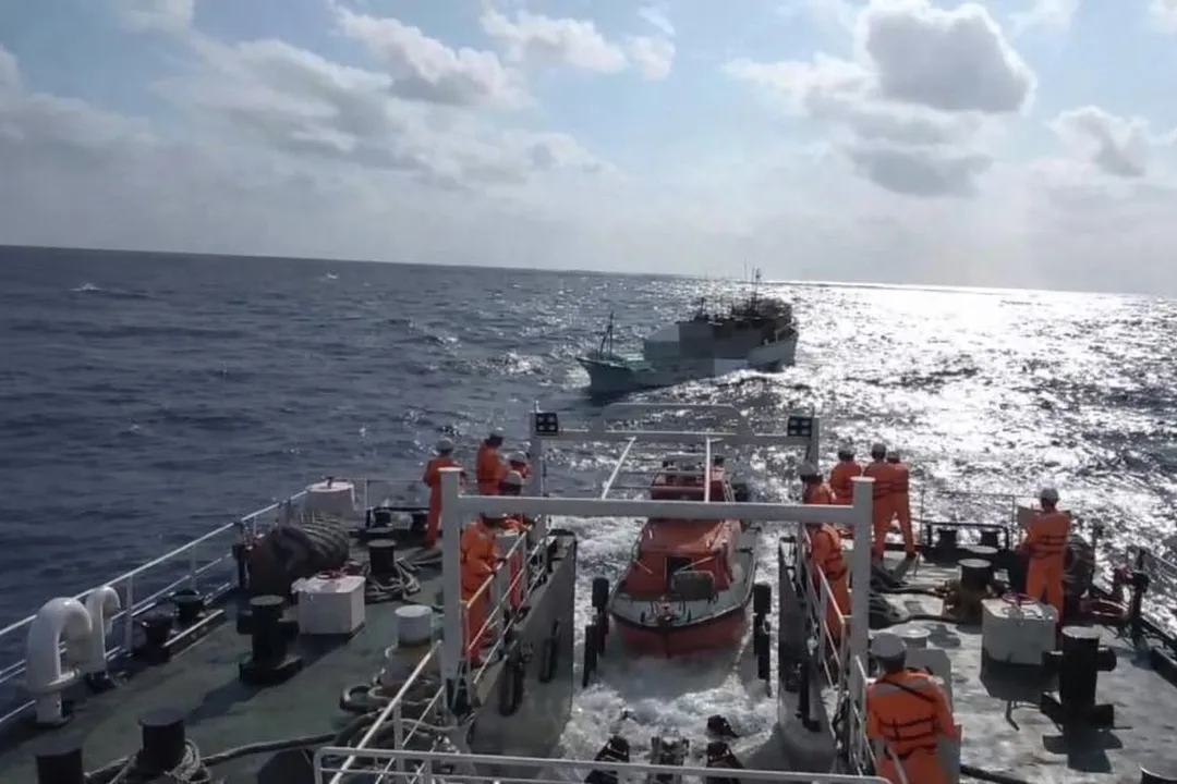 海巡跨海528浬救援，印尼漁工昏迷緊急後送就醫。（圖／海巡署艦隊分署提供，下同）