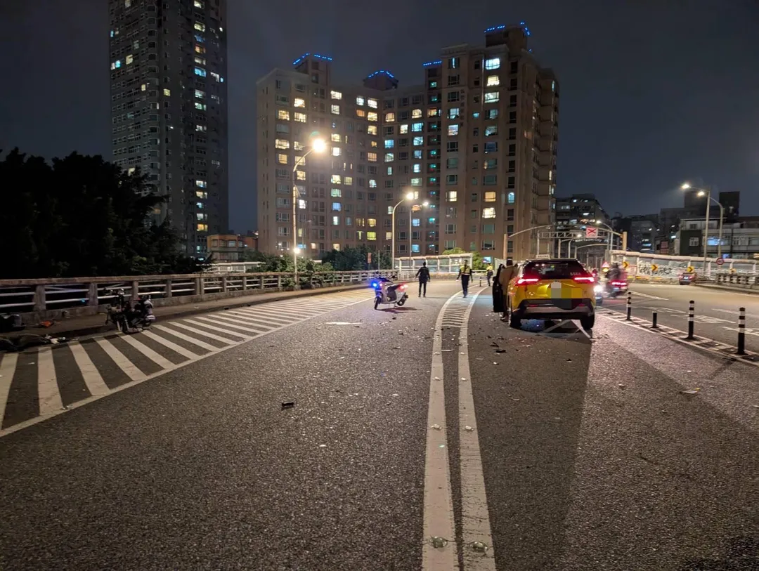 永福橋逆向計程車高速衝撞，20歲機車騎士送醫不治。（圖／警方提供）